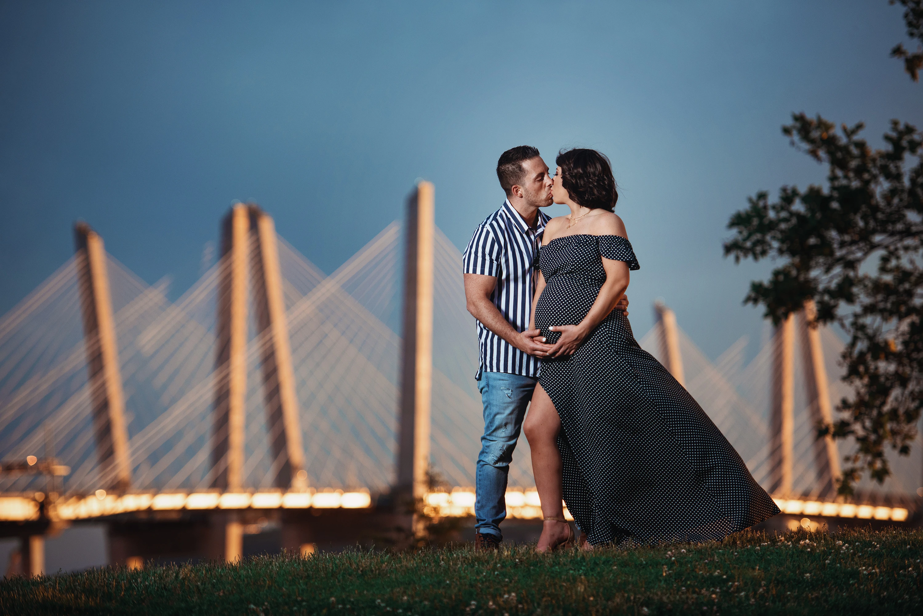Maternity photo in front of Tappanzee Bridge
