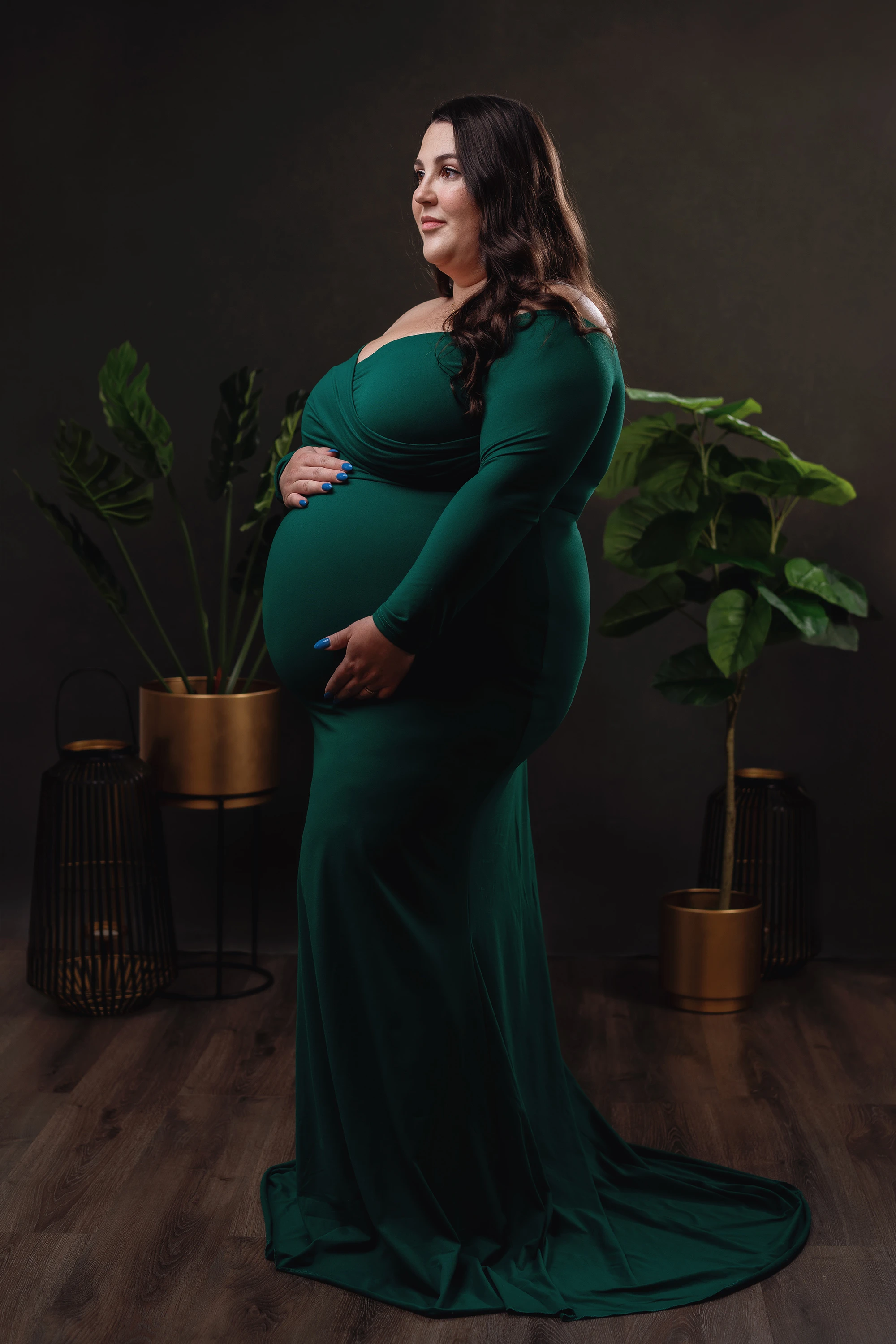 maternity photo of woman in green dress